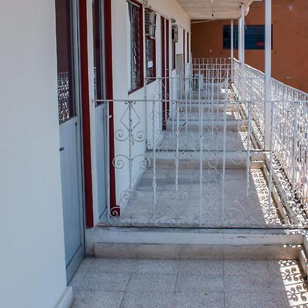 Oyo Hotel Rubi Zihuatanejo Esterno foto