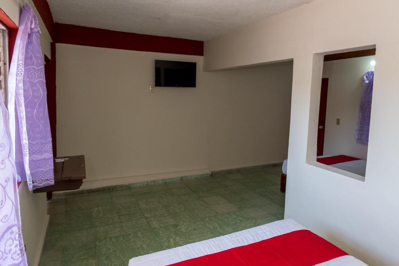 Oyo Hotel Rubi Zihuatanejo Esterno foto