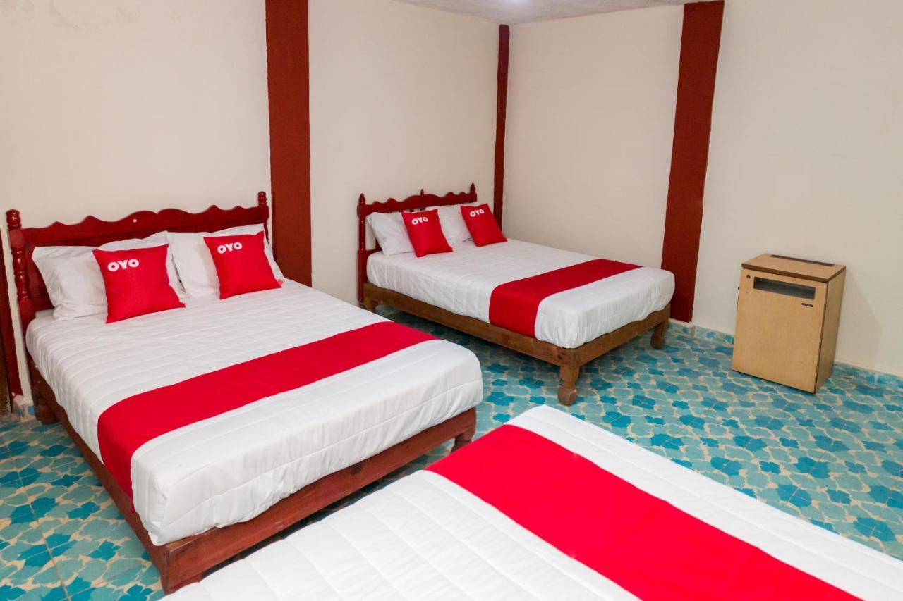Oyo Hotel Rubi Zihuatanejo Esterno foto