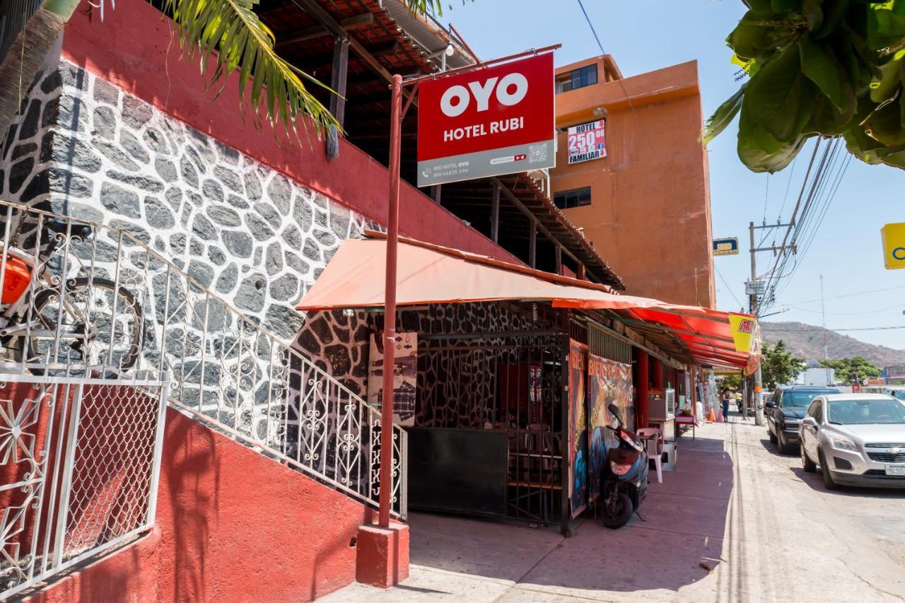 Oyo Hotel Rubi Zihuatanejo Esterno foto