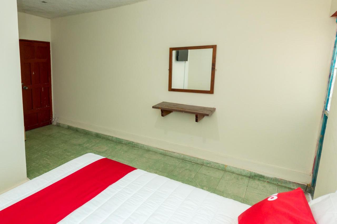 Oyo Hotel Rubi Zihuatanejo Esterno foto