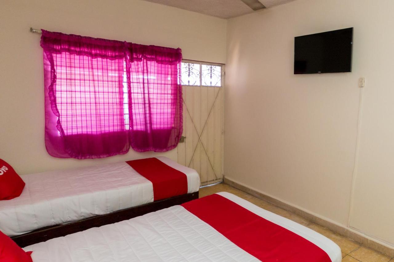 Oyo Hotel Rubi Zihuatanejo Esterno foto
