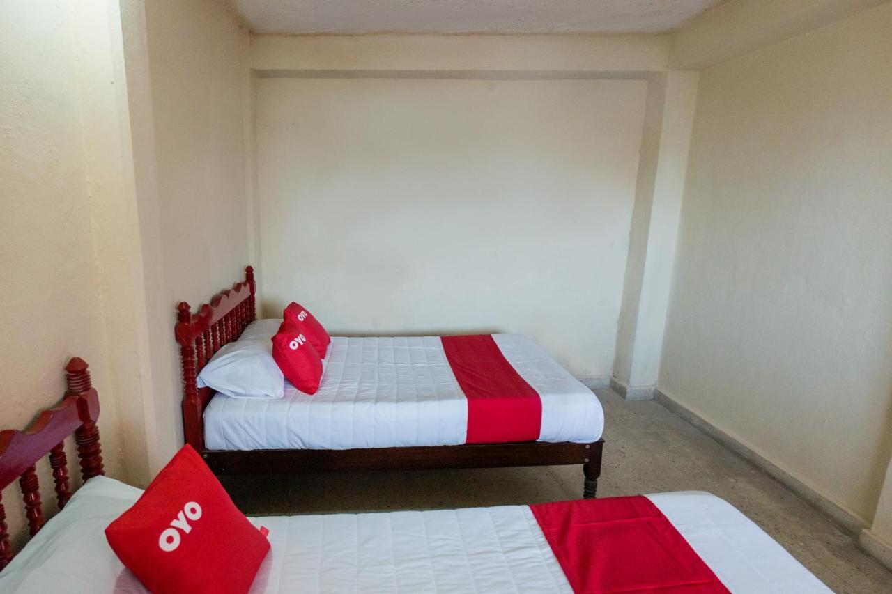 Oyo Hotel Rubi Zihuatanejo Esterno foto