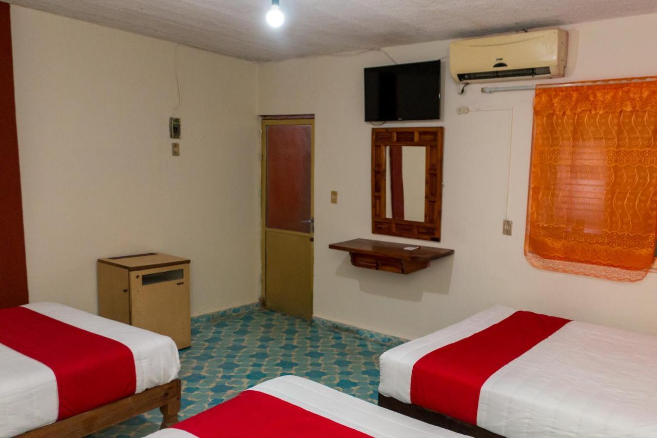 Oyo Hotel Rubi Zihuatanejo Esterno foto