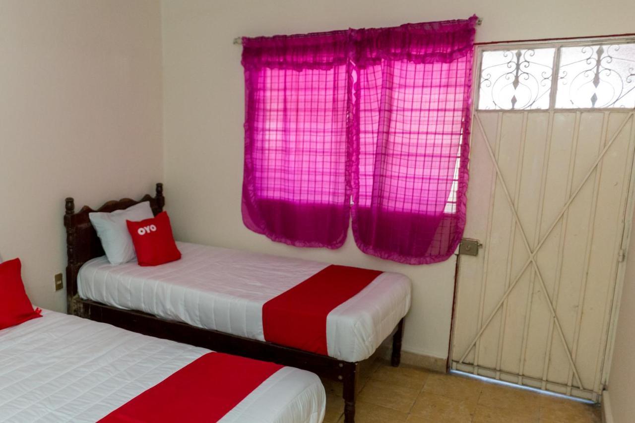 Oyo Hotel Rubi Zihuatanejo Esterno foto