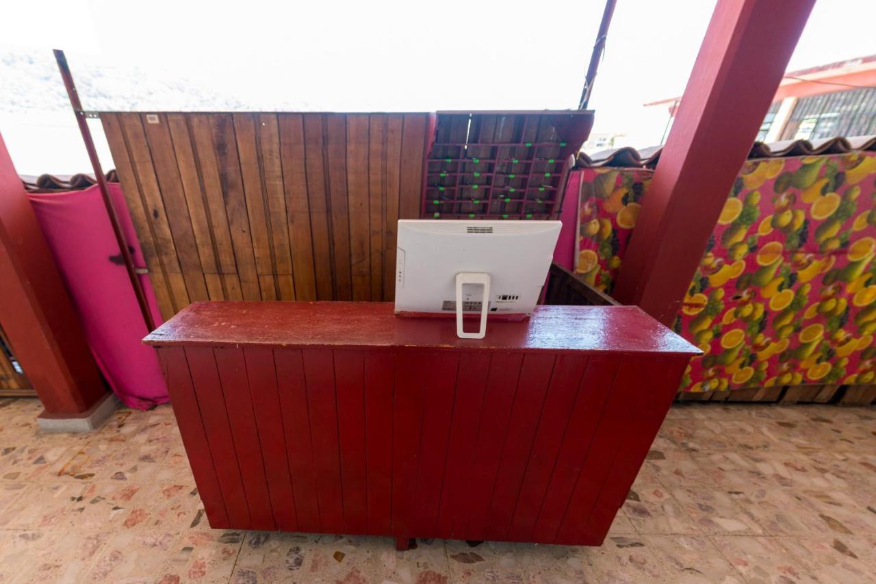 Oyo Hotel Rubi Zihuatanejo Esterno foto