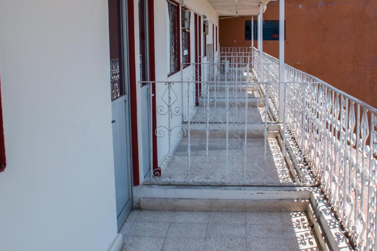 Oyo Hotel Rubi Zihuatanejo Esterno foto