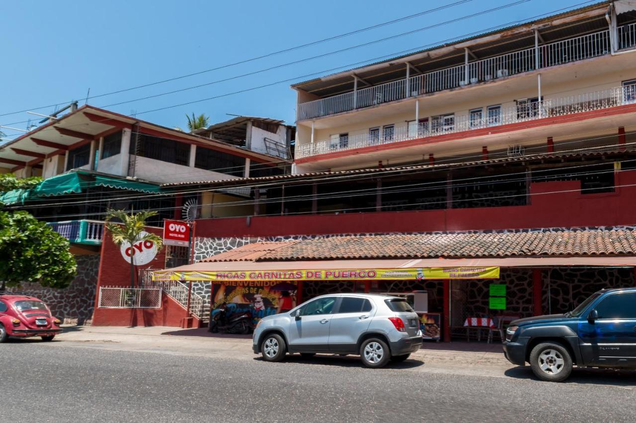 Oyo Hotel Rubi Zihuatanejo Esterno foto