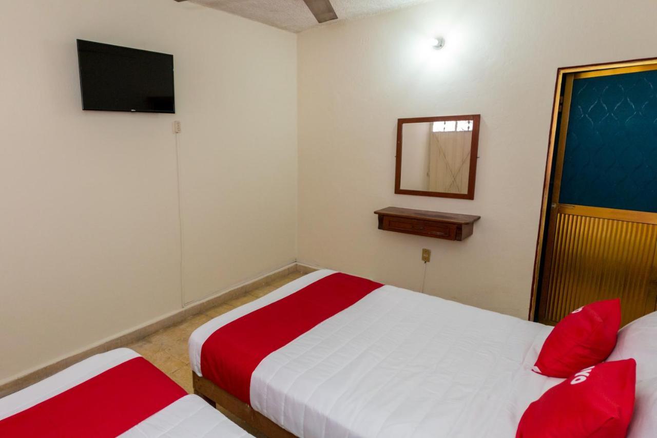 Oyo Hotel Rubi Zihuatanejo Esterno foto