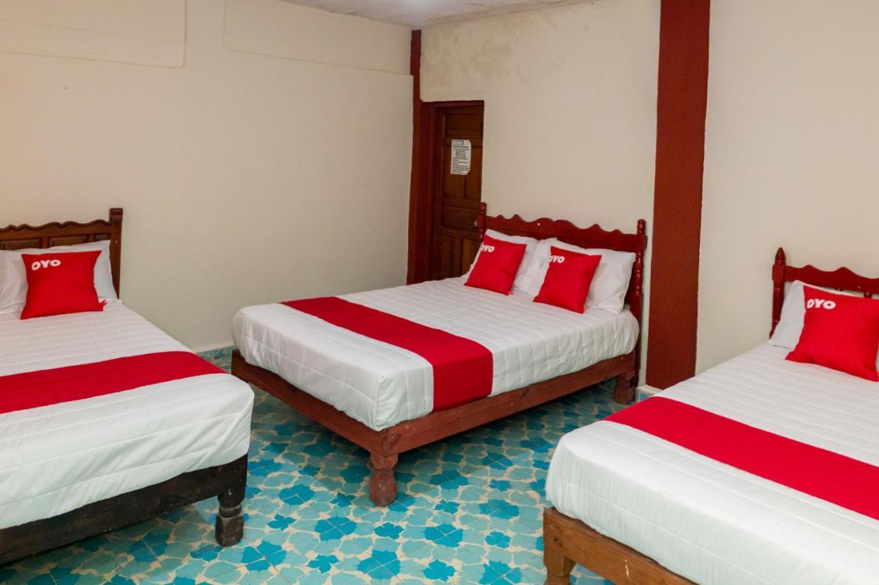 Oyo Hotel Rubi Zihuatanejo Esterno foto