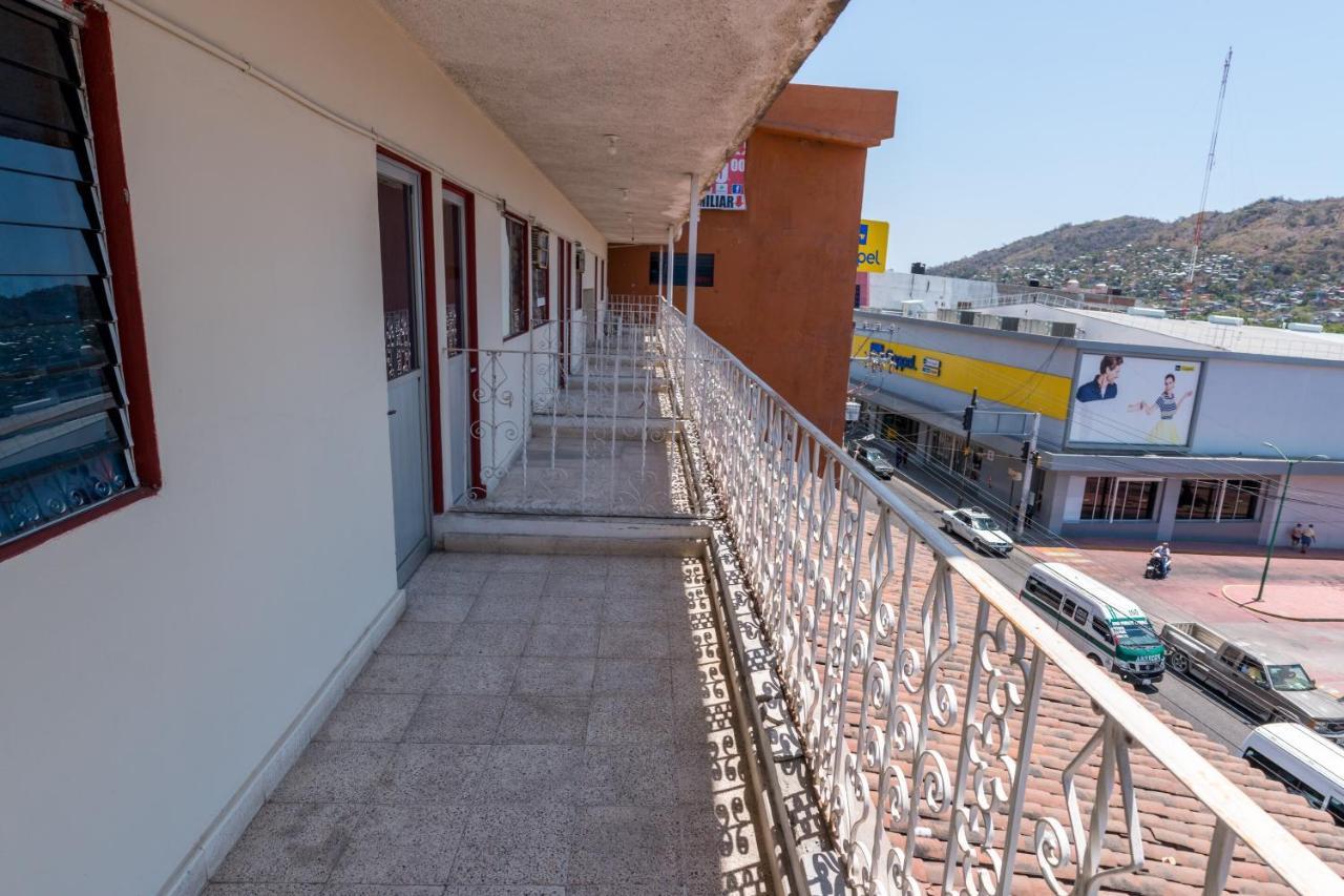 Oyo Hotel Rubi Zihuatanejo Esterno foto
