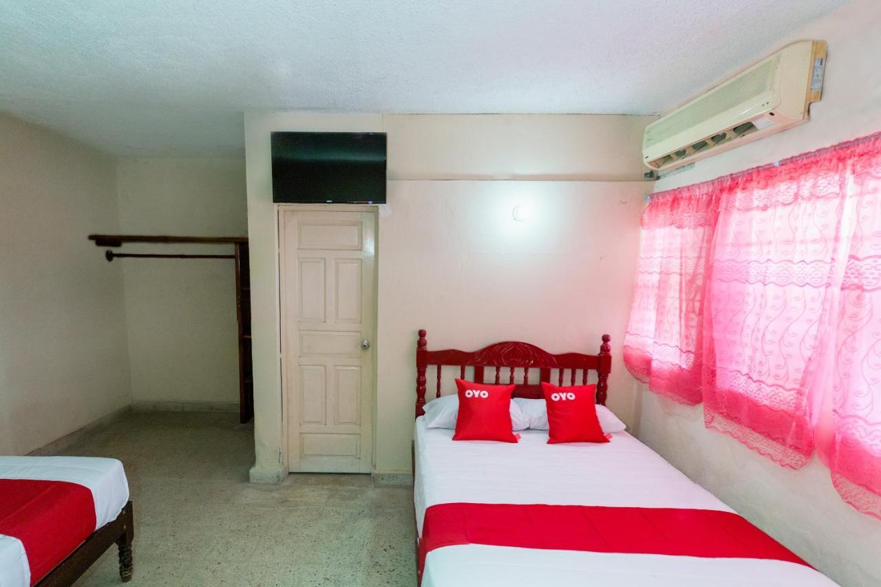 Oyo Hotel Rubi Zihuatanejo Esterno foto