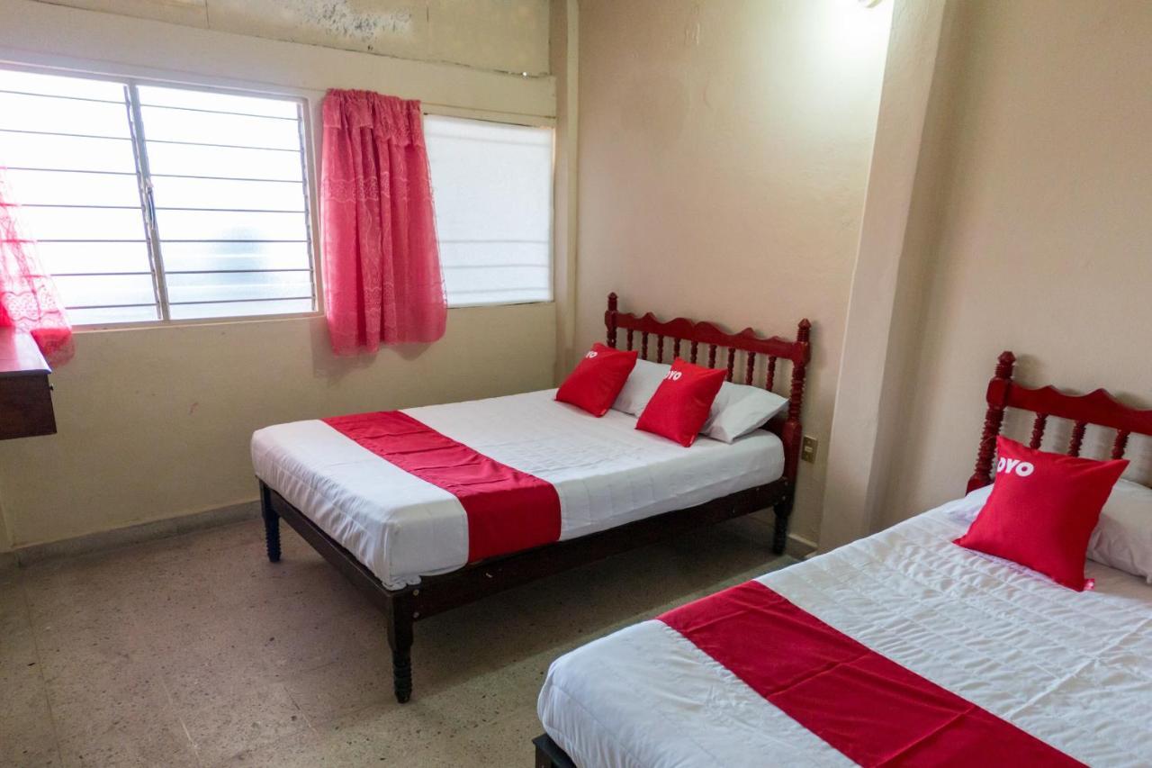 Oyo Hotel Rubi Zihuatanejo Esterno foto