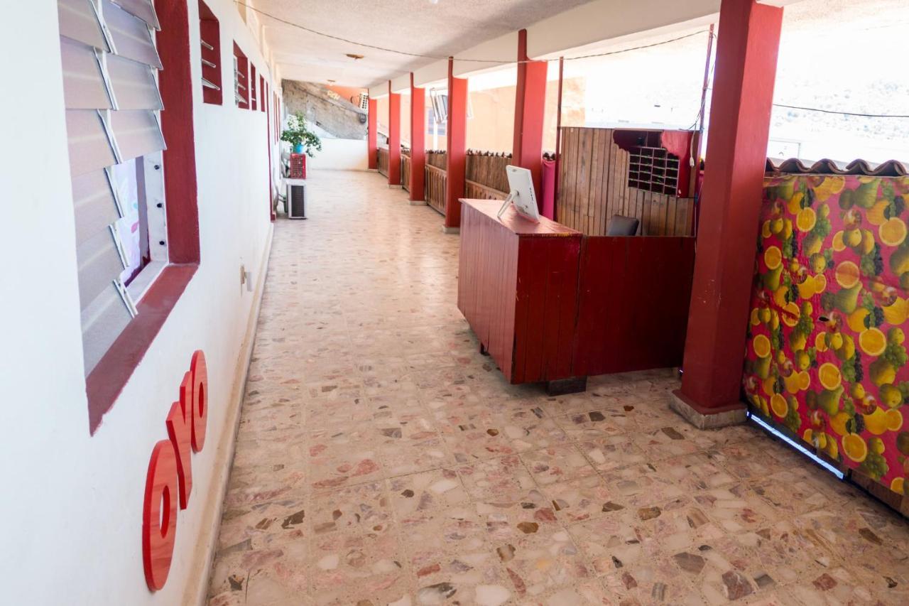 Oyo Hotel Rubi Zihuatanejo Esterno foto