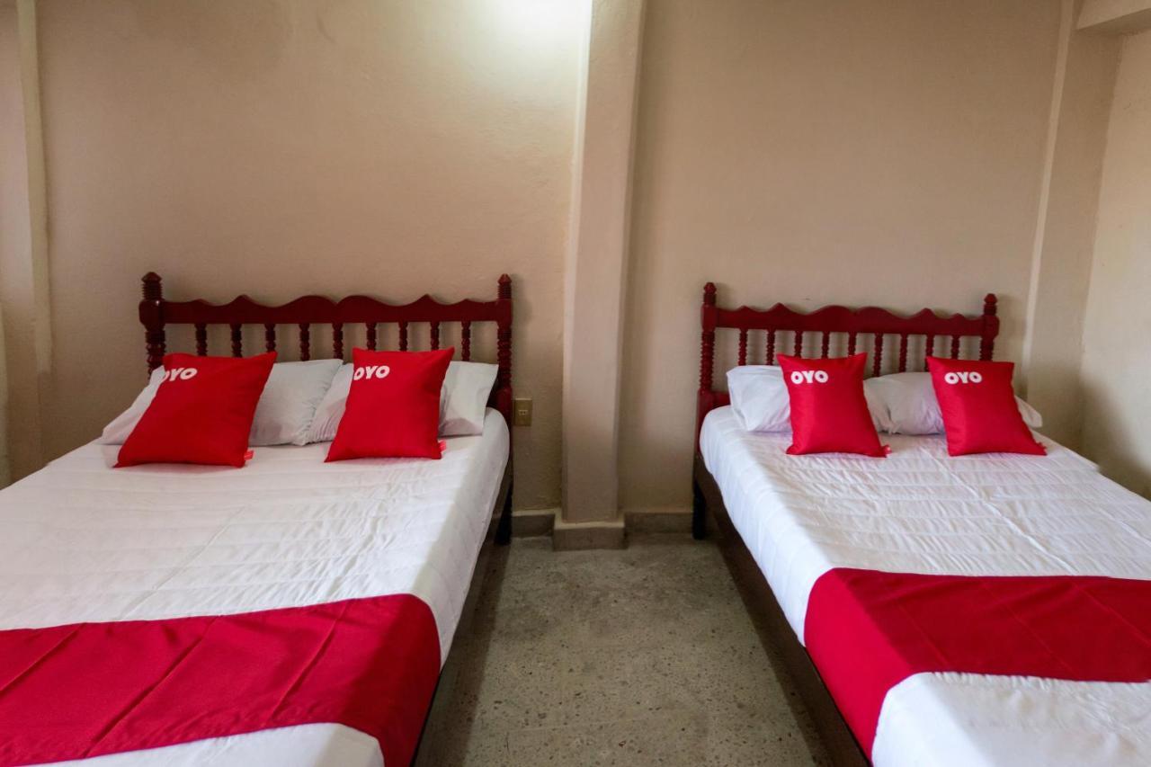 Oyo Hotel Rubi Zihuatanejo Esterno foto