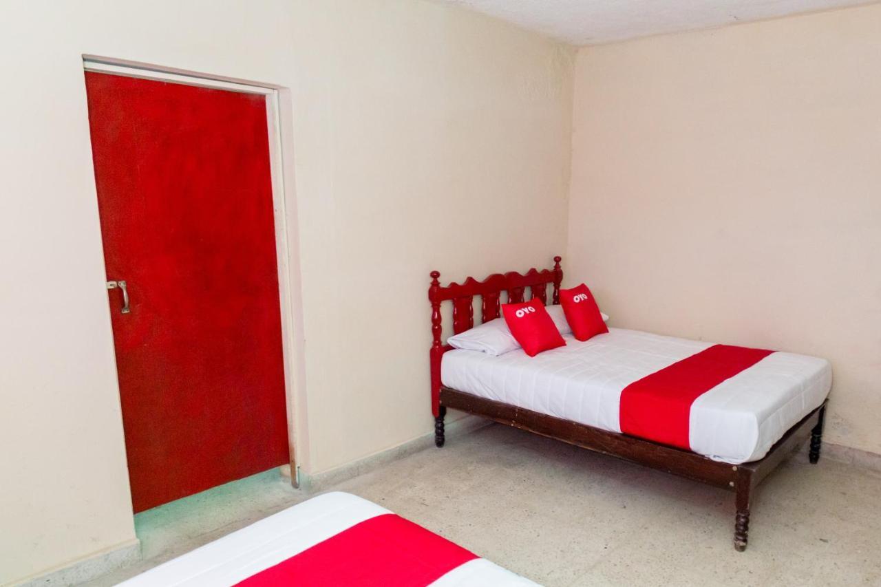Oyo Hotel Rubi Zihuatanejo Esterno foto