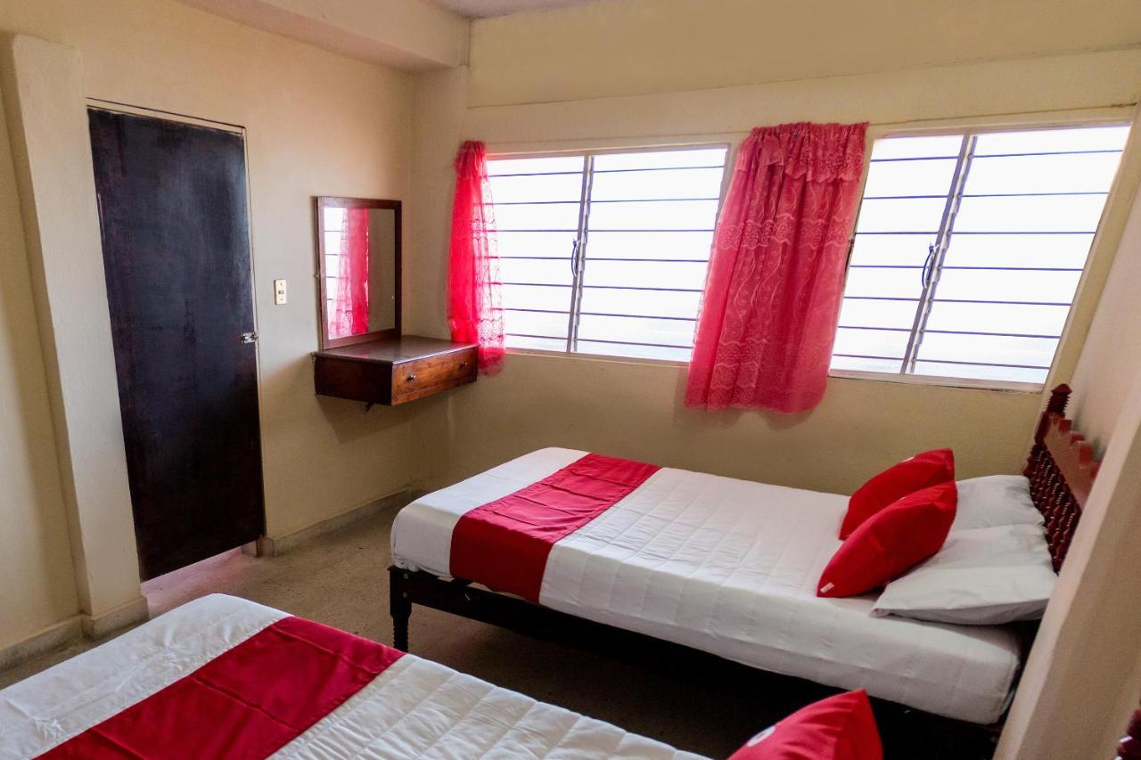 Oyo Hotel Rubi Zihuatanejo Esterno foto